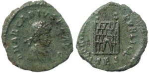 Roman coin of Arcadius AE4 - GLORIA REIPVBLICE - Thessalonica