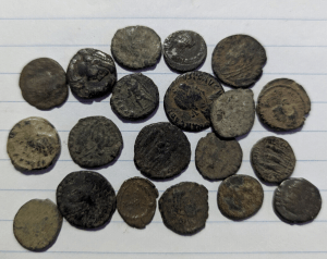 20 small Uncleaned Roman coins from the Holyland - Lot 2